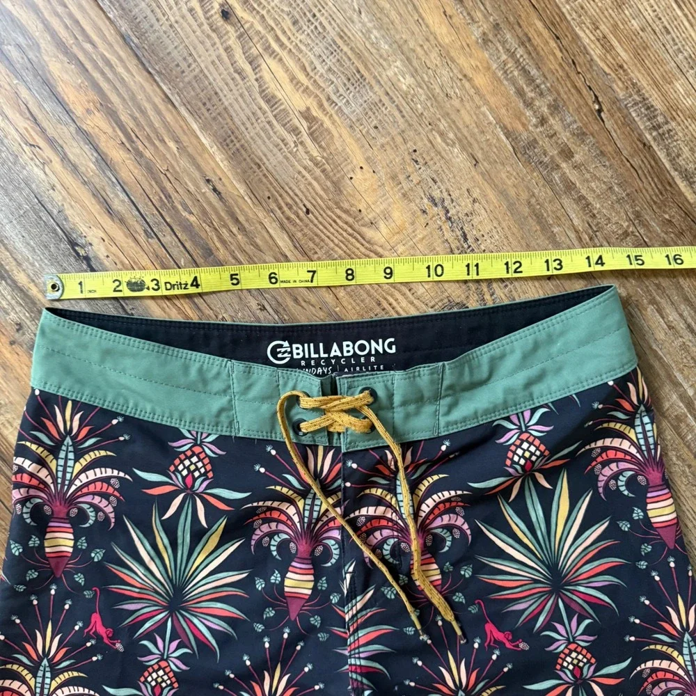 Billabong Sundays Airlite Board Shorts Mens 28 Black Tropical Monkey Pineapple